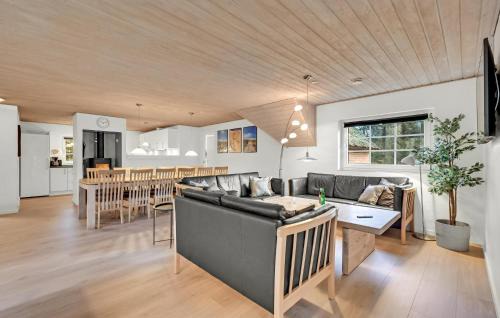 Husby House | Stunning Home In Ulfborg With Sauna