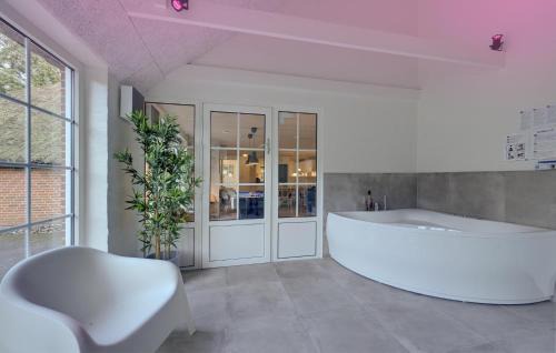 Husby House | Stunning Home In Ulfborg With Sauna