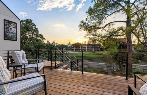 Blackshear-Prospect Hill House | Stunning Home | Pool | Fireplace | Downtown Views