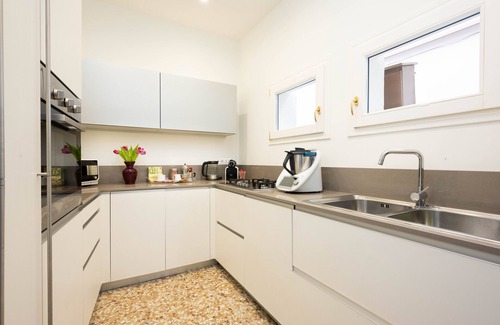 Castello House | Stunning house, 4 bedrooms, 3 outside spaces, near St Mark's, in a typical square