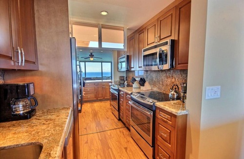 Lahaina Apartment | Stunning Kaanapali Oceanfront! Mahana 1107!