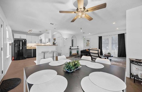 Apache Shores House | Stunning Lake Travis Retreat in Austin