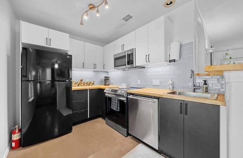 Apache Shores House | Stunning Lake Travis Retreat in Austin