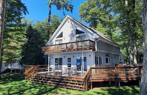 Honor House | Stunning Lakefront Home on Big Platte Lake! Perfect for families and groups.