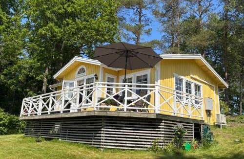 Sandared House | Stunning lakeside home with sauna surrounded by nature