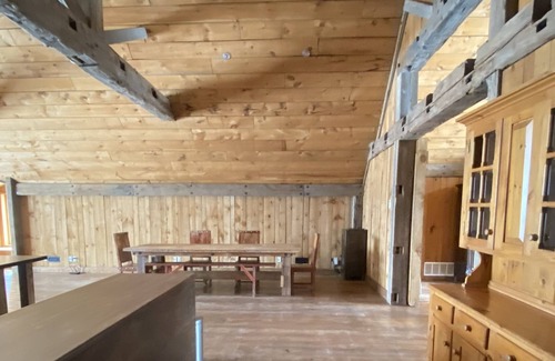 King House | Stunning Loft in the Heart of King Township