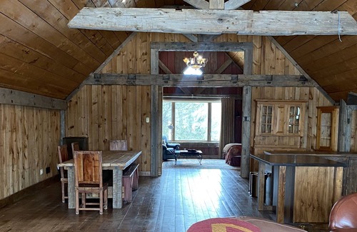 King House | Stunning Loft in the Heart of King Township