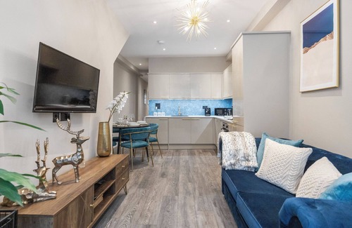 New Cross Apartment | Stunning London Flat with Jacuzzi Bath