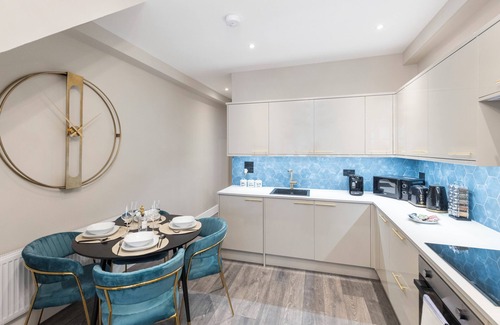 New Cross Apartment | Stunning London Flat with Jacuzzi Bath