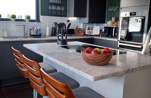 Hythe Apartment | Stunning Luxury 3 Bed Penthouse Sleeps 2 to 6