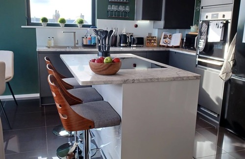 Hythe Apartment | Stunning Luxury 3 Bed Penthouse Sleeps 2 to 6