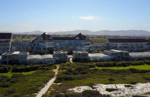 Bloubergstrand House | Stunning luxury beachfront villa in Dolphin Beach