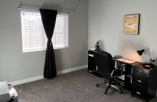 Kingman House | Stunning Newer Townhome By Route 66 & Krmc for Medical Professionals!