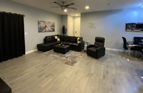 Kingman House | Stunning Newer Townhome By Route 66 & Krmc for Medical Professionals!