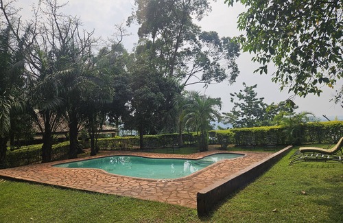 Jinja Cottage | Stunning Nile River cottage - on the river bank