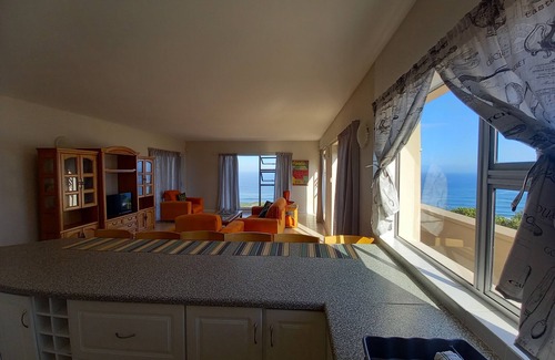 Brenton-on-Sea House | Stunning Ocean View Property 5 min from Beach