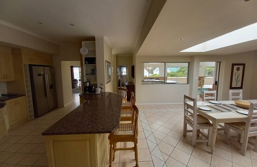 Brenton-on-Sea House | Stunning Ocean View Property 5 min from Beach