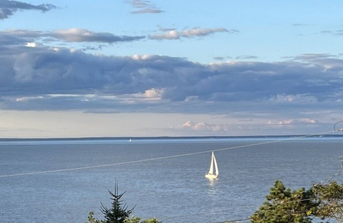 Cape Neddick House | STUNNING OCEAN VIEWS NEXT TO THE CLIFF HOUSE! New Listing, Premier Host!