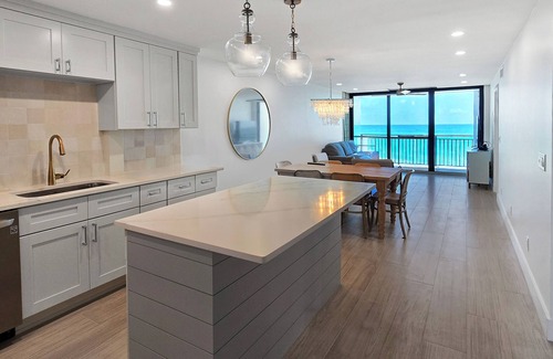 Hutchinson Island South Condo | Stunning Oceanfront 2-Bed, 2-Bath Condo in Jensen Beach, on Hutchinson Island!