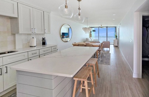 Hutchinson Island South Condo | Stunning Oceanfront 2-Bed, 2-Bath Condo in Jensen Beach, on Hutchinson Island!