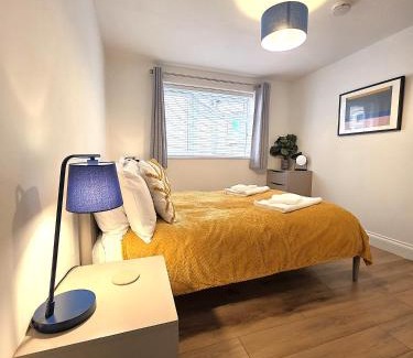 Ely Apartment | Stunning One Bed Flat at Dawe Luxury Suites - An Entire Apartment near Ely Cathedral & Train Station - The Perfect Base to Explore Ely, Cambridge, Norfolk & London - 2 Guests Max