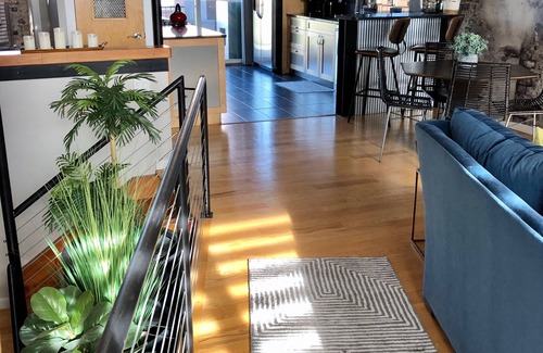 North Central Westminster House | Stunning Penthouse Suite Next to Whole Foods