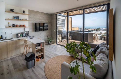 Pisco Apartment | Stunning Penthouse with Sunset View of the Bay from its own Terrace Private Pool