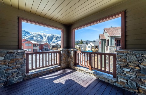 Mammoth Lakes House | Stunning Pet Friendly Creekhouse #495