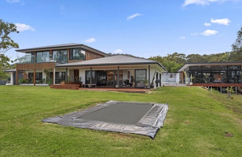 Korora House | Stunning, Pool, Sauna, Gym, Spa, Sleeps 13