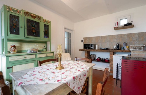 San Damiano dʼAsti House | Stunning private villa for 2 guests with WIFI, A/C, TV, patio, pets allowed and panoramic view