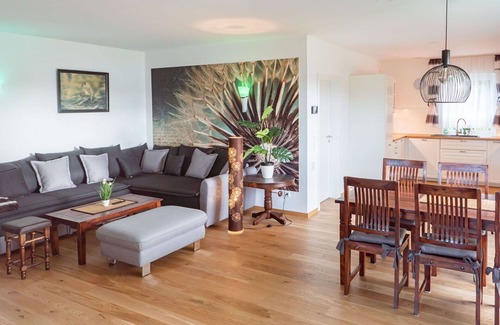 Hessenburg House | Stunning private villa for 6 people with WIFI, TV and terrace
