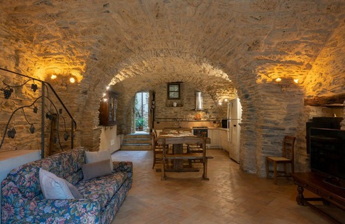 Prela House | Stunning private villa with WIFI, private pool, TV, terrace, pets allowed and panoramic view