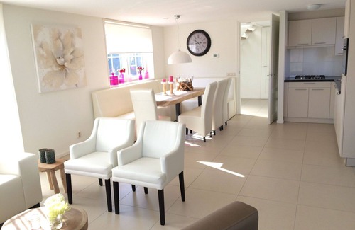 West-Graftdijk House | Stunning private villa for 10 people with WIFI, pool, TV and terrace