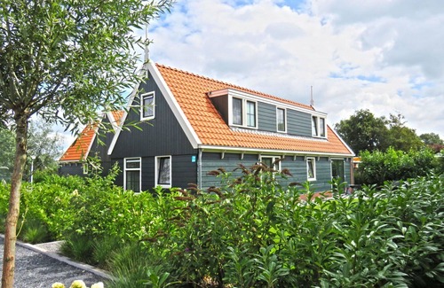 West-Graftdijk House | Stunning private villa for 10 people with WIFI, pool, TV and terrace