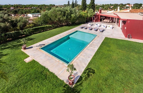Pata de Cima Villa | Stunning private villa for 14 guests with private pool, A/C, WIFI, TV and patio