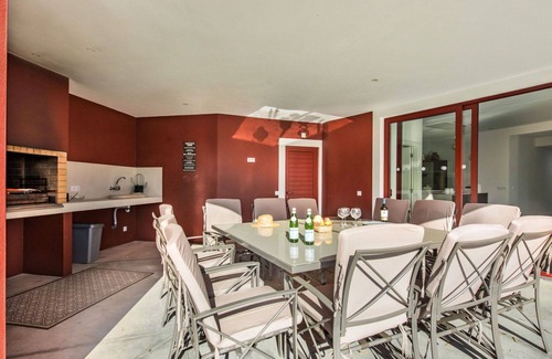 Pata de Cima Villa | Stunning private villa for 14 guests with private pool, A/C, WIFI, TV and patio