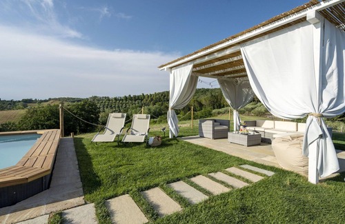 Sorrezzana Villa | Stunning private villa with WIFI, private pool, A/C, TV, patio, pets allowed and panoramic view