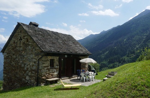 Acquarossa House | Stunning private villa for 6 guests with WIFI, TV, patio and pets allowed