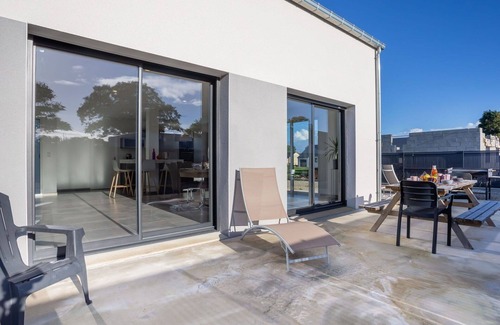 Bolleville House | Stunning private villa for 10 guests with WIFI, TV, terrace and pets allowed