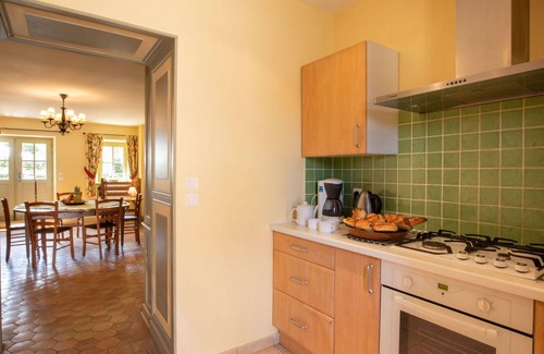 La Tagniere House | Stunning private villa for 8 guests with WIFI, pool, TV, patio and pets allowed