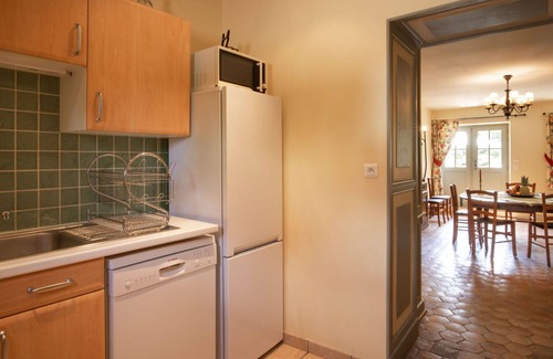 La Tagniere House | Stunning private villa for 8 guests with WIFI, pool, TV, patio and pets allowed