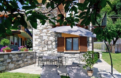 Pettenasco House | Stunning private villa for 4 people with WIFI, TV, terrace, pets allowed and parking