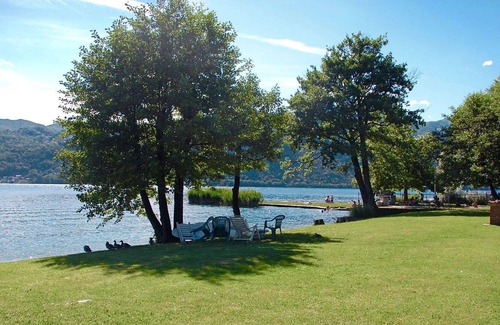 Pettenasco House | Stunning private villa for 4 people with WIFI, TV, terrace, pets allowed and parking