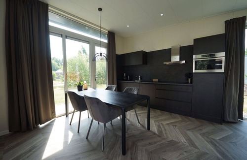 IJhorst House | Stunning private villa for 4 guests with WIFI, pool, TV and terrace