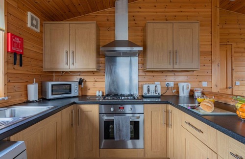 Kinross House | Stunning private villa for 6 guests with WIFI, TV, balcony and pets allowed