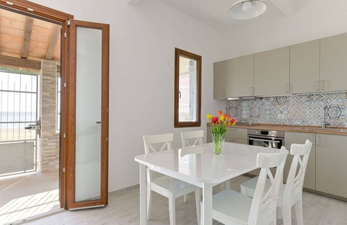 Follonica House | Stunning private villa for 6 people with WIFI, A/C, balcony and pets allowed