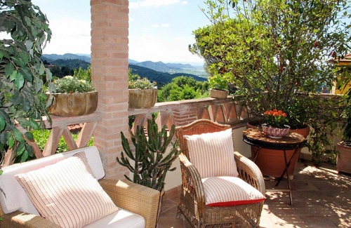 Corsanico Villa | Stunning private villa for 9 guests with WIFI, private pool, A/C, TV, patio and pets allowed