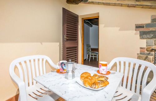 Scandicci Villa | Stunning private villa for 4 guests with WIFI, TV, patio, pets allowed and panoramic view