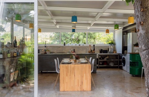 Cinisi House | Stunning private villa for 4 people with WIFI, hot tub, A/C and TV