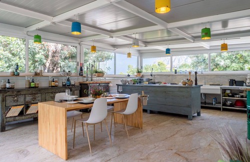 Cinisi House | Stunning private villa for 4 people with WIFI, hot tub, A/C and TV